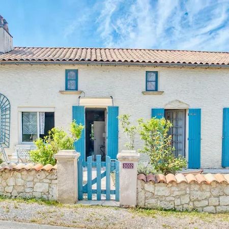 Villa Charmante A Bosset Avec Piscine Partagee Exterior photo