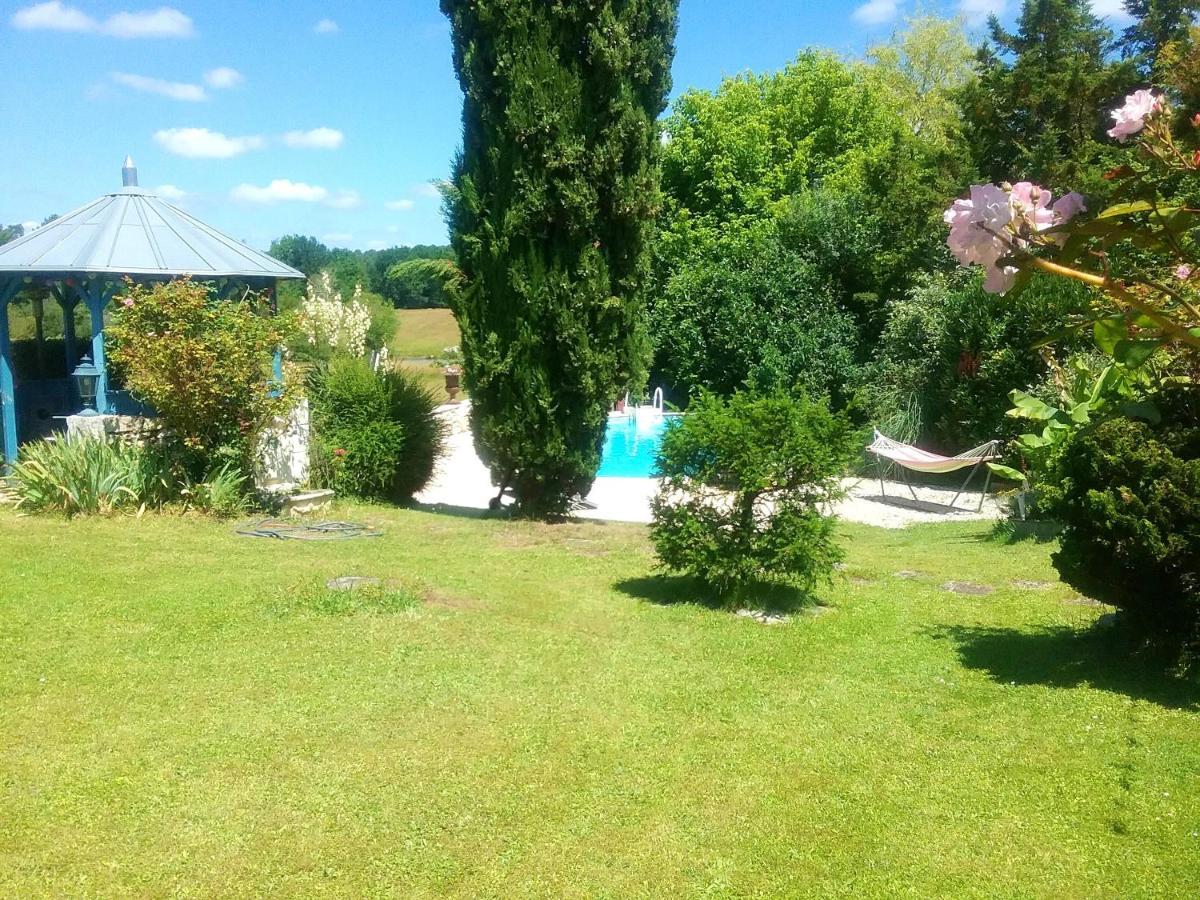 Villa Charmante A Bosset Avec Piscine Partagee Exterior photo