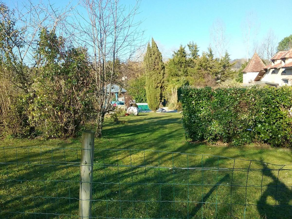Villa Charmante A Bosset Avec Piscine Partagee Exterior photo