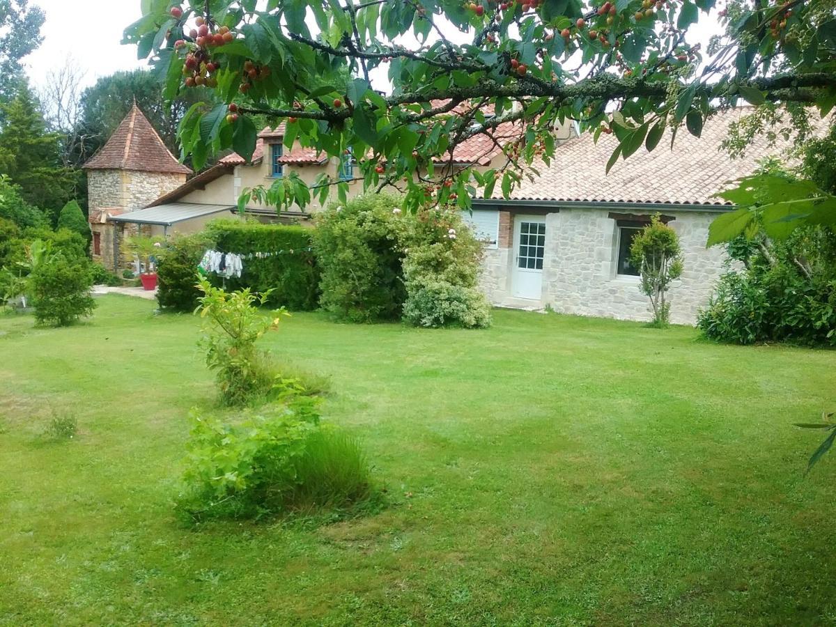 Villa Charmante A Bosset Avec Piscine Partagee Exterior photo