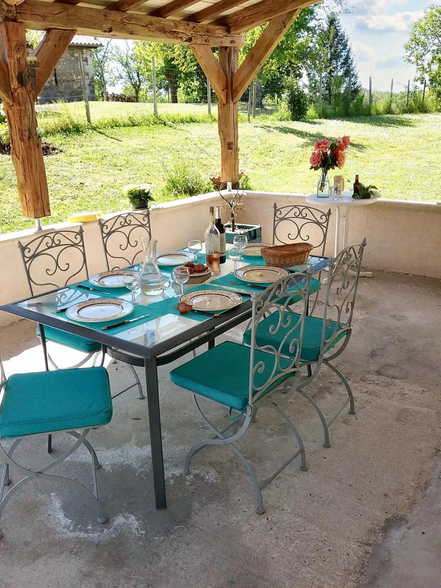 Villa Charmante A Bosset Avec Piscine Partagee Exterior photo