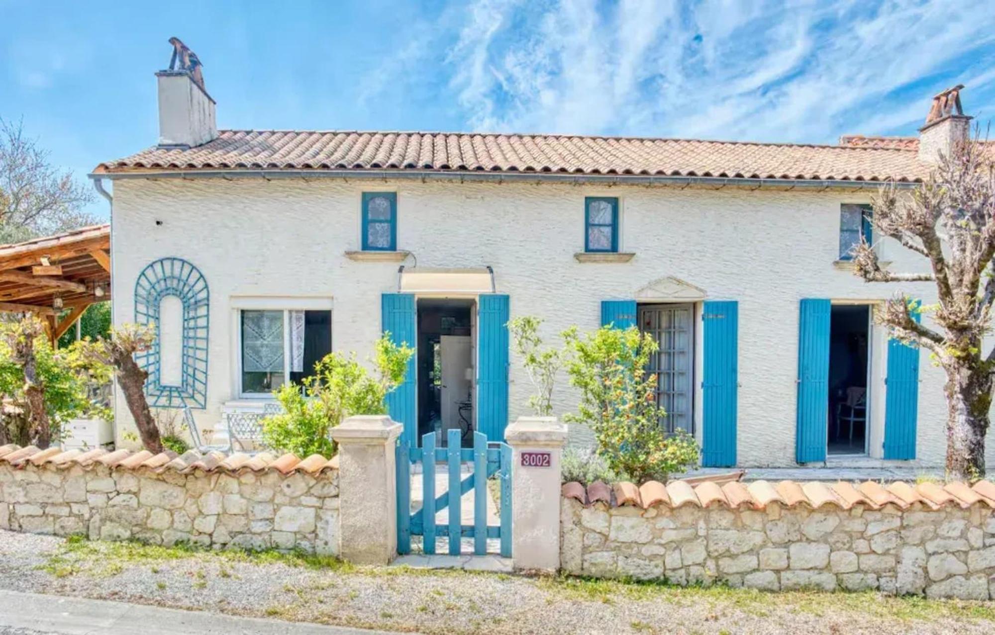Villa Charmante A Bosset Avec Piscine Partagee Exterior photo